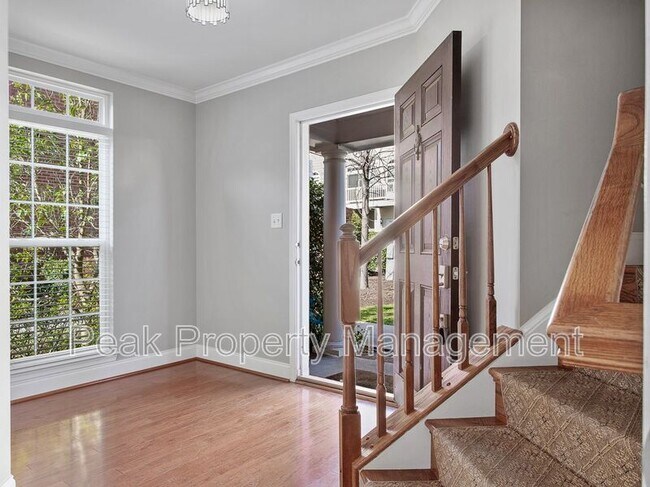 Building Photo - 3823 Maher Manor