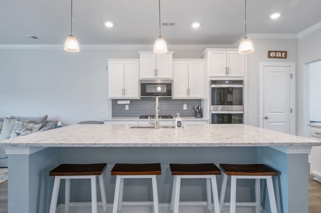 Building Photo - Stunning 5BR Home on Corner Lot with Upstairs Bonus Area & 2-Car Garage