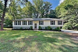 Building Photo - 3832 Meadow Ln