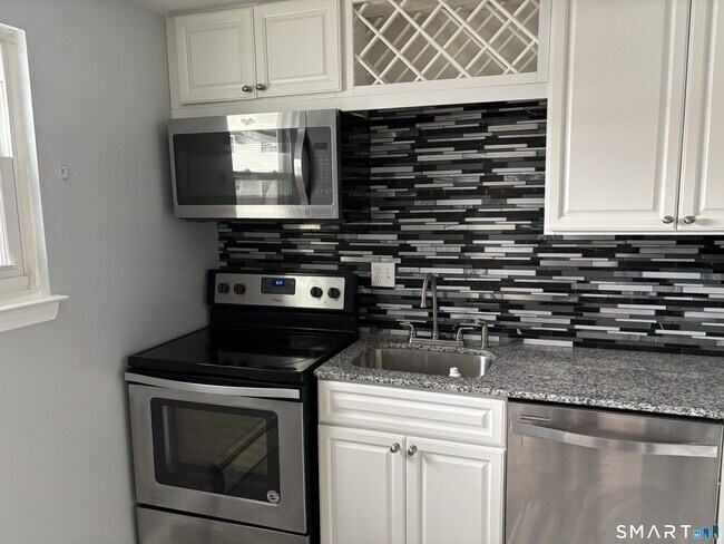 Foto del edificio - 329 Blackstone Vlg