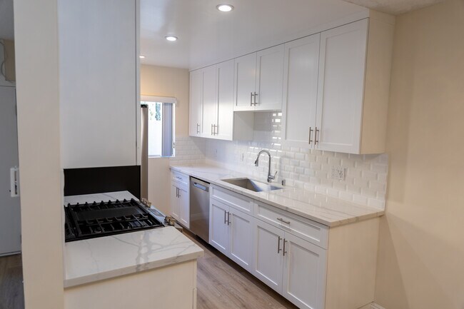 Foto del edificio - 7512 Fountain Ave