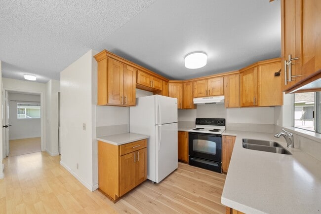 Building Photo - 2305