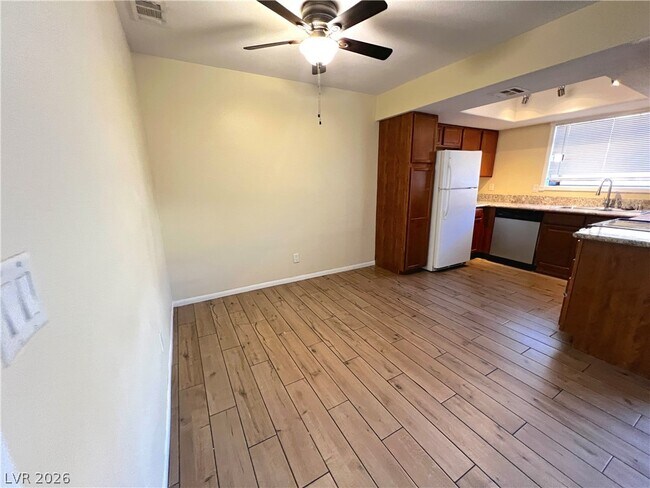 Foto del edificio - 7300 W Pirates Cove Rd