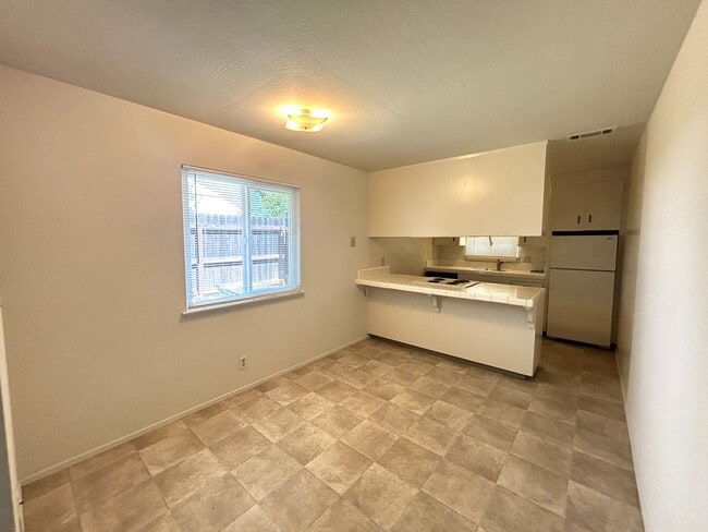 Building Photo - 6421 San Stefano St