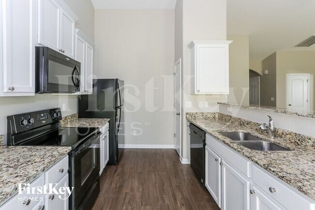 Foto del edificio - 1373 Waylon Ave