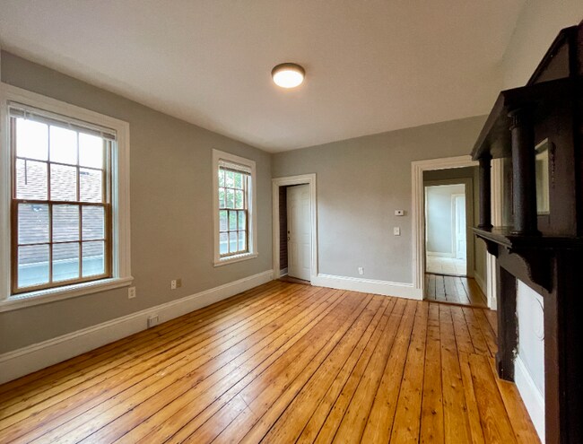 Building Photo - 104 Sheldon St