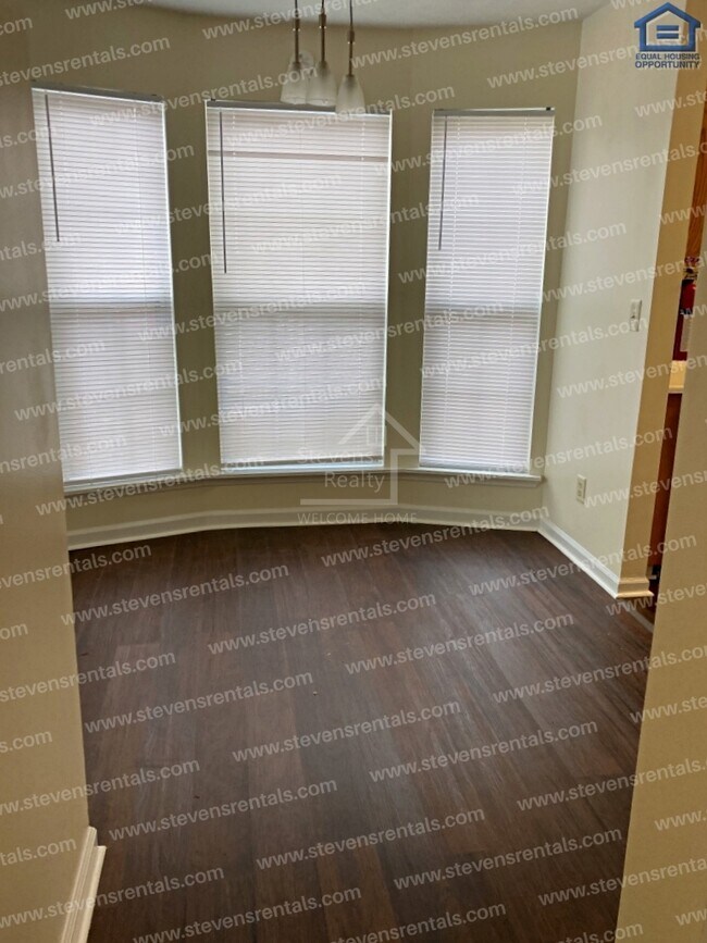 Building Photo - 304 Oriole Dr
