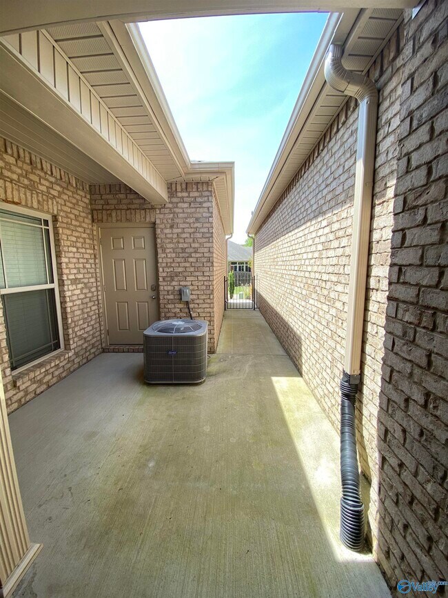 Foto del edificio - 46 Cypress Point Dr
