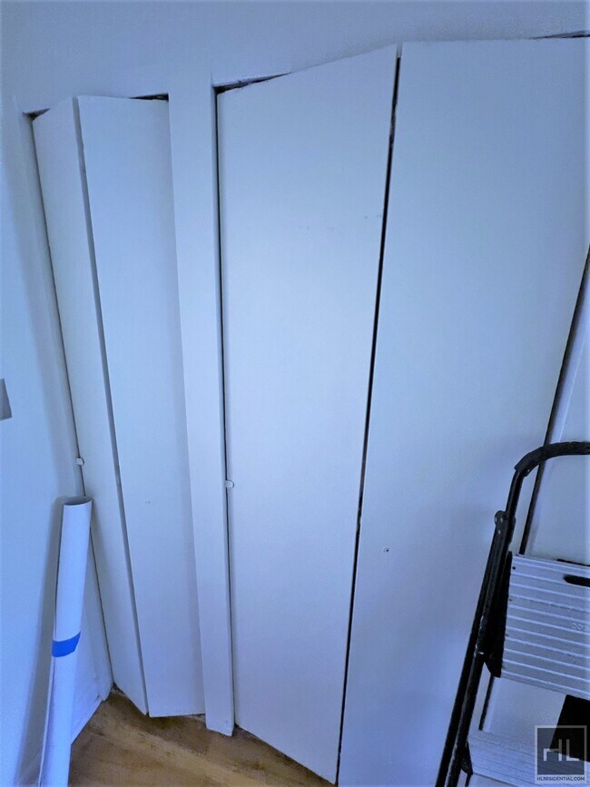 Foto del edificio - Lofty Duplex 2 bedroom/1 Bathroom apt with...