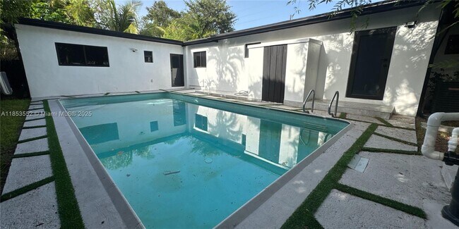 Foto del edificio - 12800 NE 12th Ave