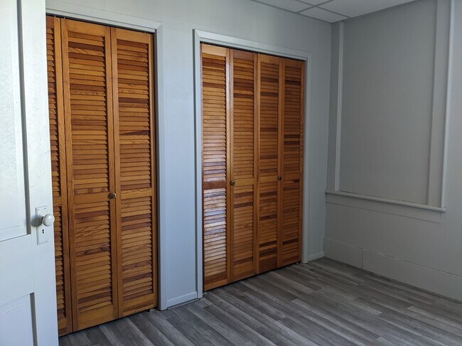 Foto del edificio - 107 1st St E