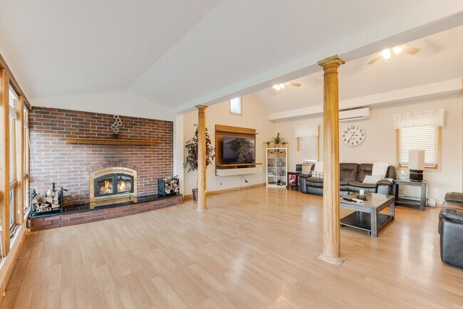 Building Photo - 119 Circle Dr