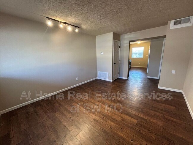 Foto del edificio - 1400 S Campbell Ave