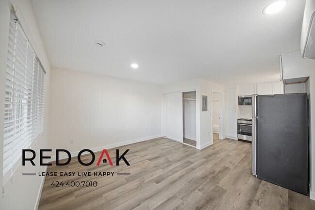 Foto del edificio - Lovely Studio with Lots of Natural Light, ...