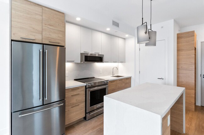 Building Photo - 200 Redpath Ave