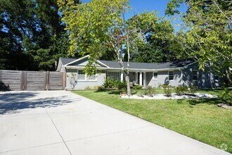 Building Photo - 109 E Sand Hills Dr