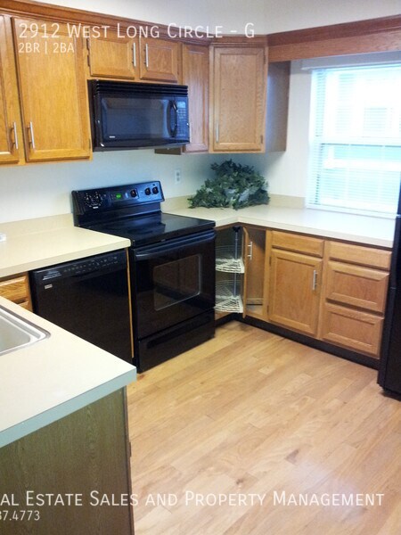 Building Photo - 2 bedroom, 2 bath plus loft Townhome