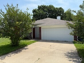 Building Photo - 306 Rodeo Cir