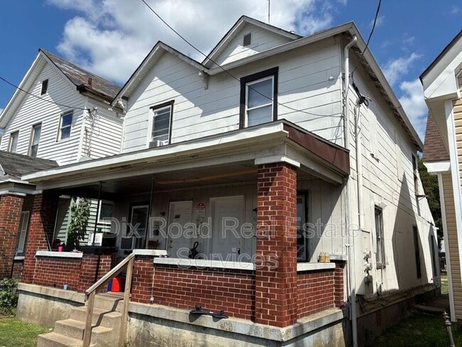 Building Photo - 724 East Ave