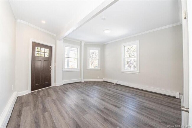 Foto del edificio - 241 Old Stratfield Rd