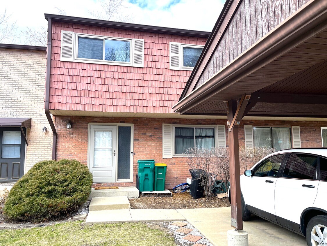 492 S Navajo Trl, Wheeling, IL 60090 Townhome Rentals in Wheeling IL