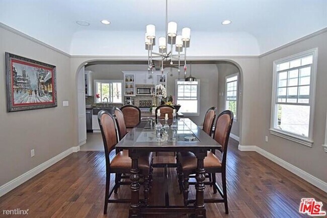 Building Photo - 2 br, 1.5 bath Condo - 1049 S Mansfield Ave