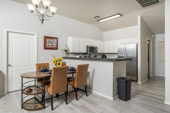 Foto del edificio - 2550 E Deer Valley Dr