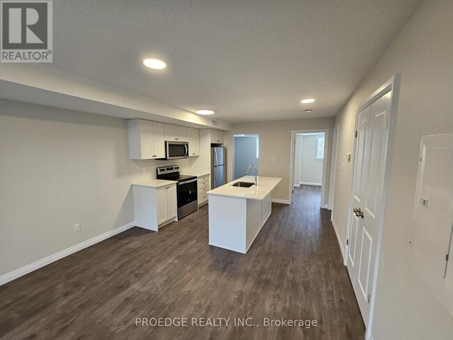 Building Photo - 410-410 Northfield Dr W