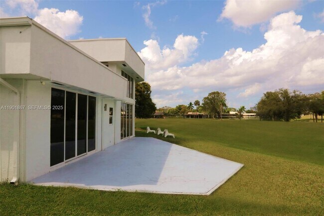 Building Photo - 6003 Umbrella Tree Ln