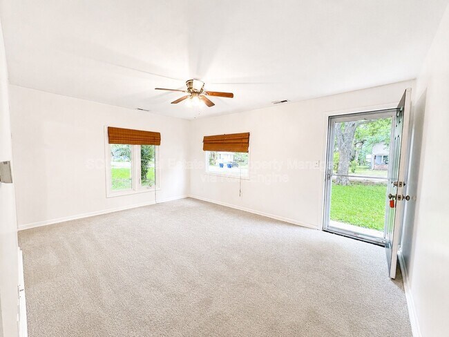 Foto del edificio - 8400 Greenwood Rd