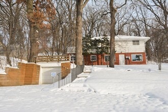 Building Photo - 956 14th Ave SW