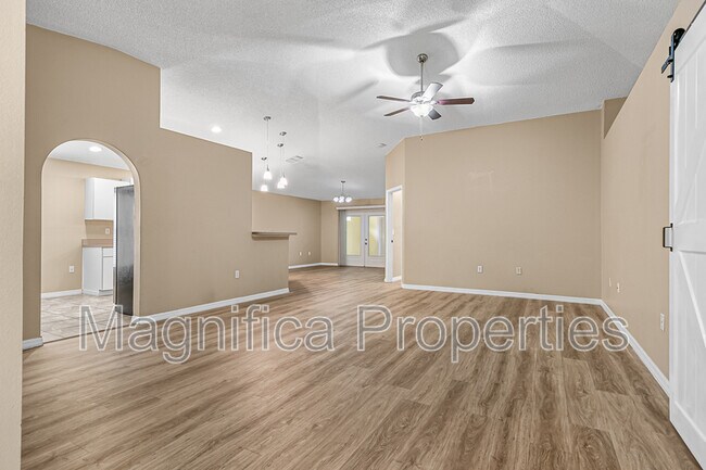 Foto del edificio - 1528 Vista Lake Cir