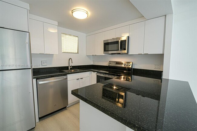 Building Photo - 8290 Lake Dr