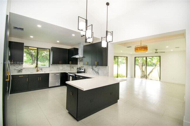 Building Photo - 8173 Silver Palm Ct