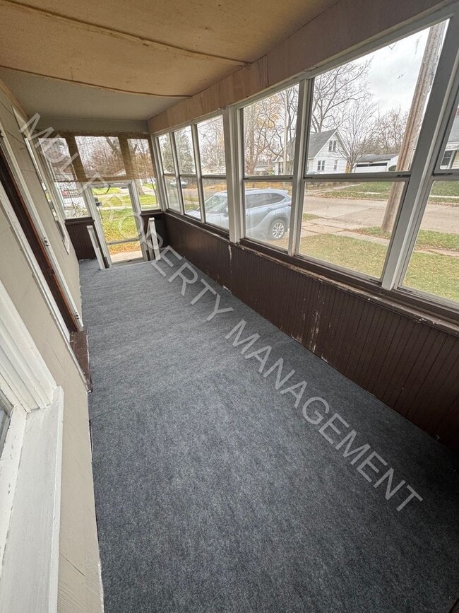 Building Photo - 2 Bedroom 1 Bath Single Family Home Available NOW!