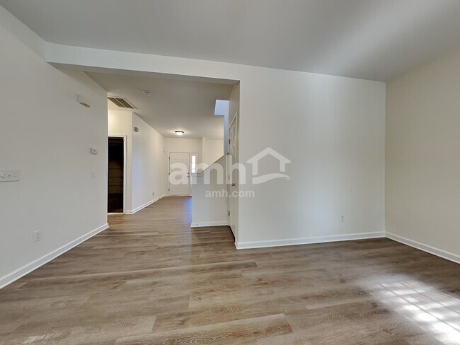 Foto del edificio - 6240 Red Clover Ln
