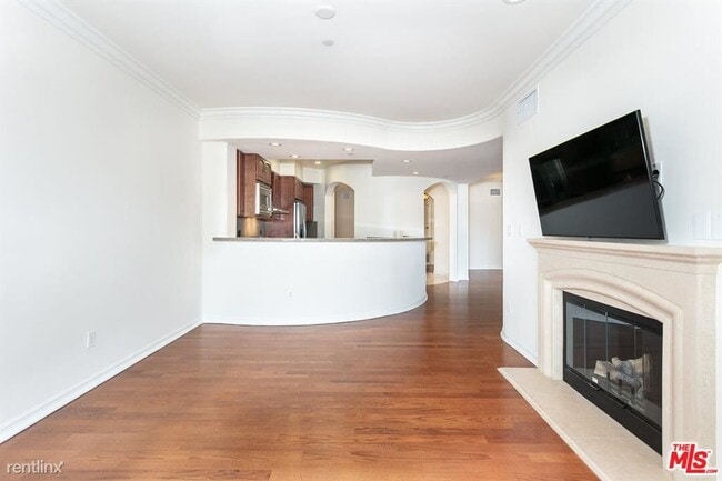 Building Photo - 2 br, 2 bath Condo - 1000 Granville Ave Ap...