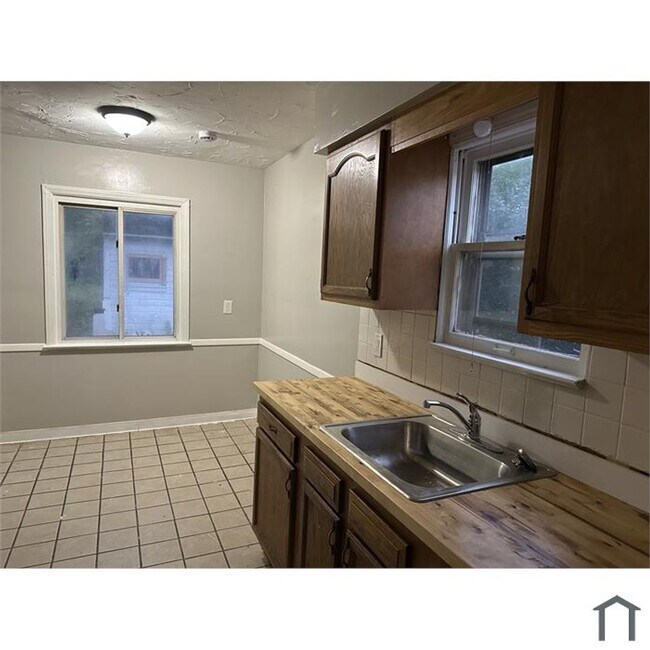 Foto del edificio - 3948 E 186th St