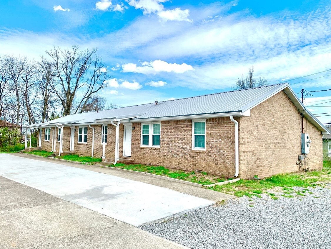 Foto principal - 211 Lexington Dr