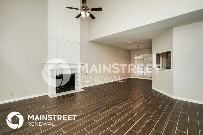 Foto del edificio - 8643 Silent Oaks