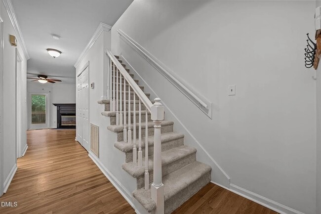 Shared Entry - 1033 Oak Lake Ct