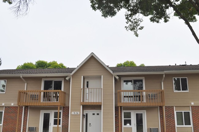 Apartment Units - Maple Lawn Apartments