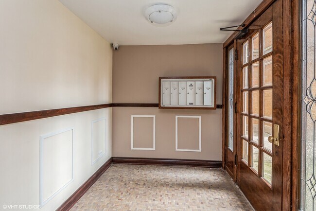 Foto del edificio - 6414 N Albany Ave
