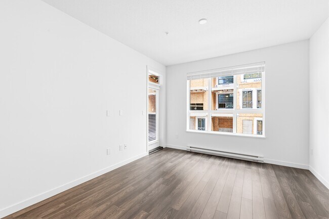 Photo du bâtiment - 15735-15735 85 Ave