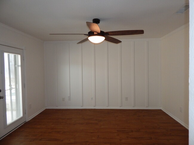 Building Photo - 903 Cliffside Dr