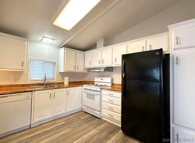 Building Photo - 5301 Don Miguel Dr