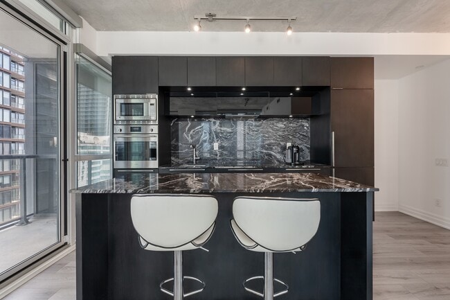 Building Photo - 88 Blue Jays Way