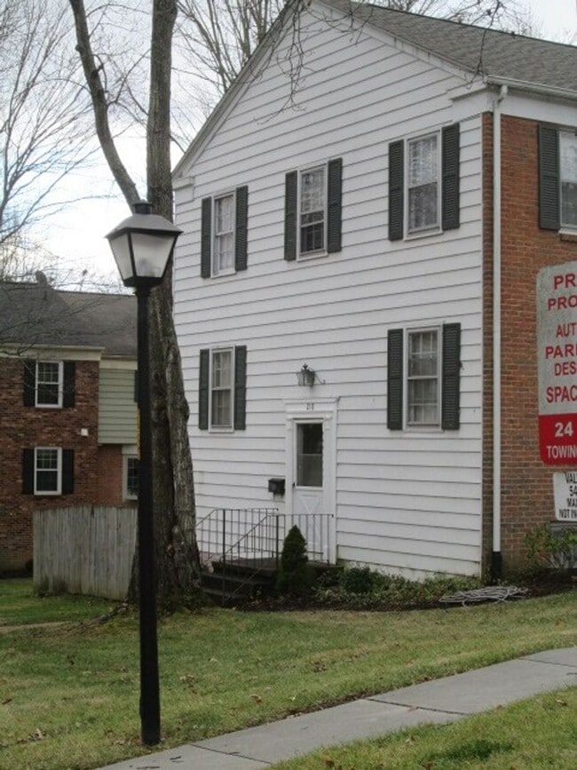 Building Photo - 218 Huntington Ln