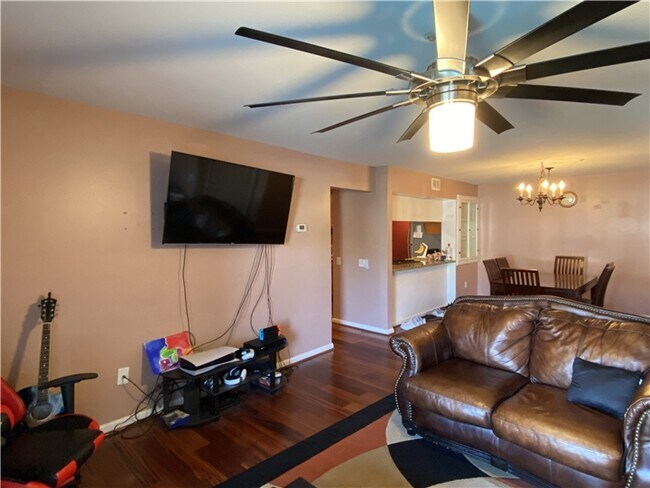 Foto del edificio - 203 Waters Edge Dr