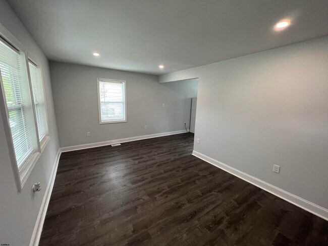 Building Photo - 6308 Palmer Ave